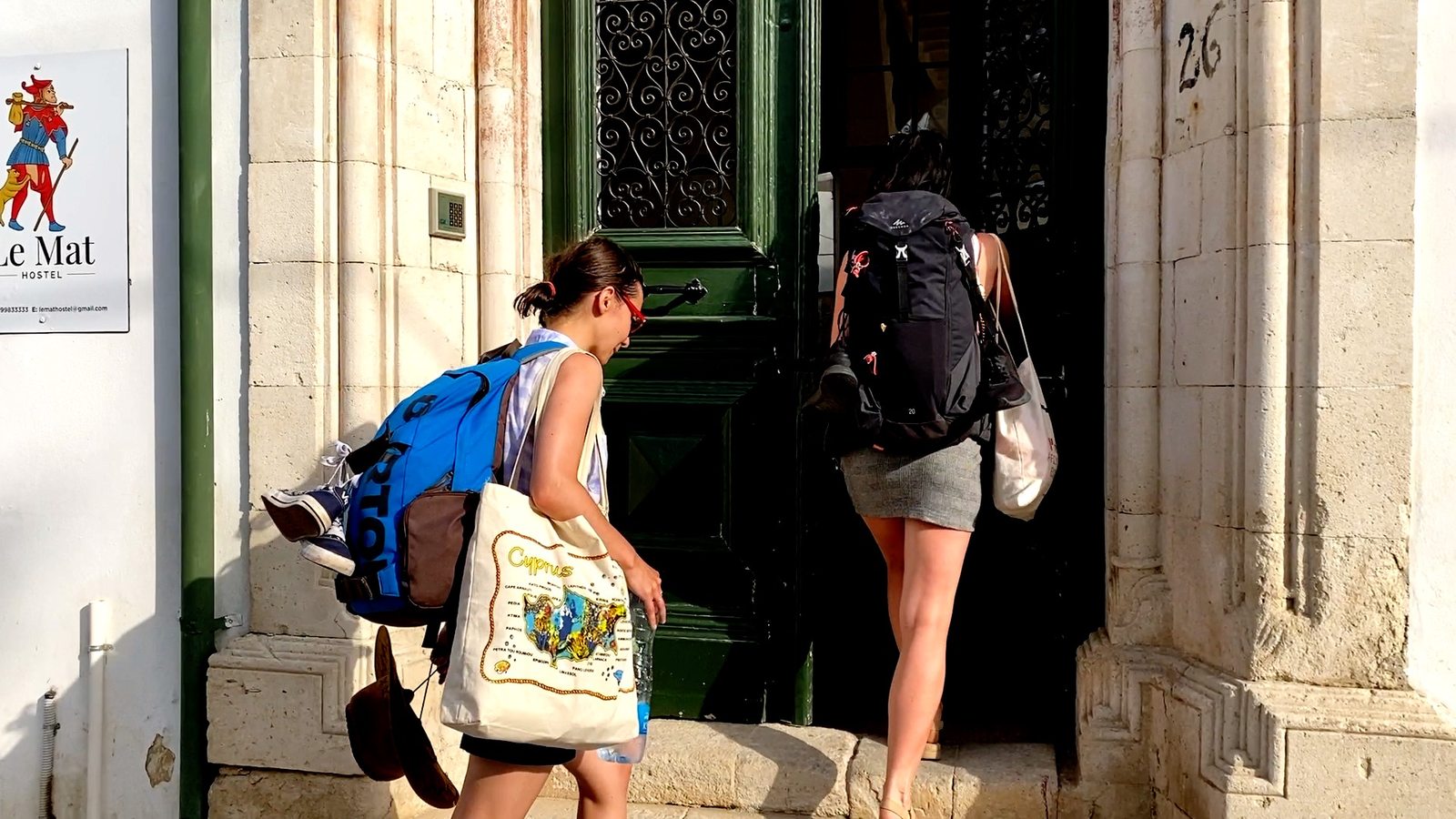 Guests arriving at the entrance of Le Mat Hostel