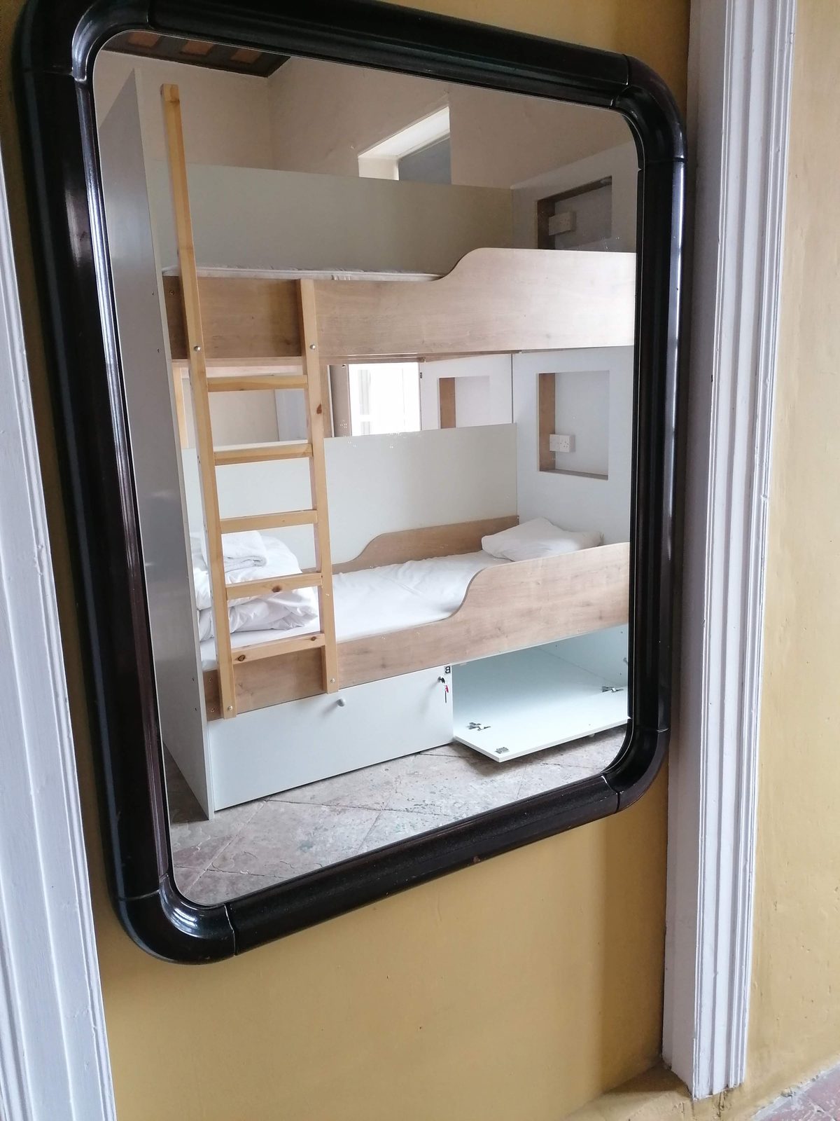 La Roue de Fortune bunk bed with mirror