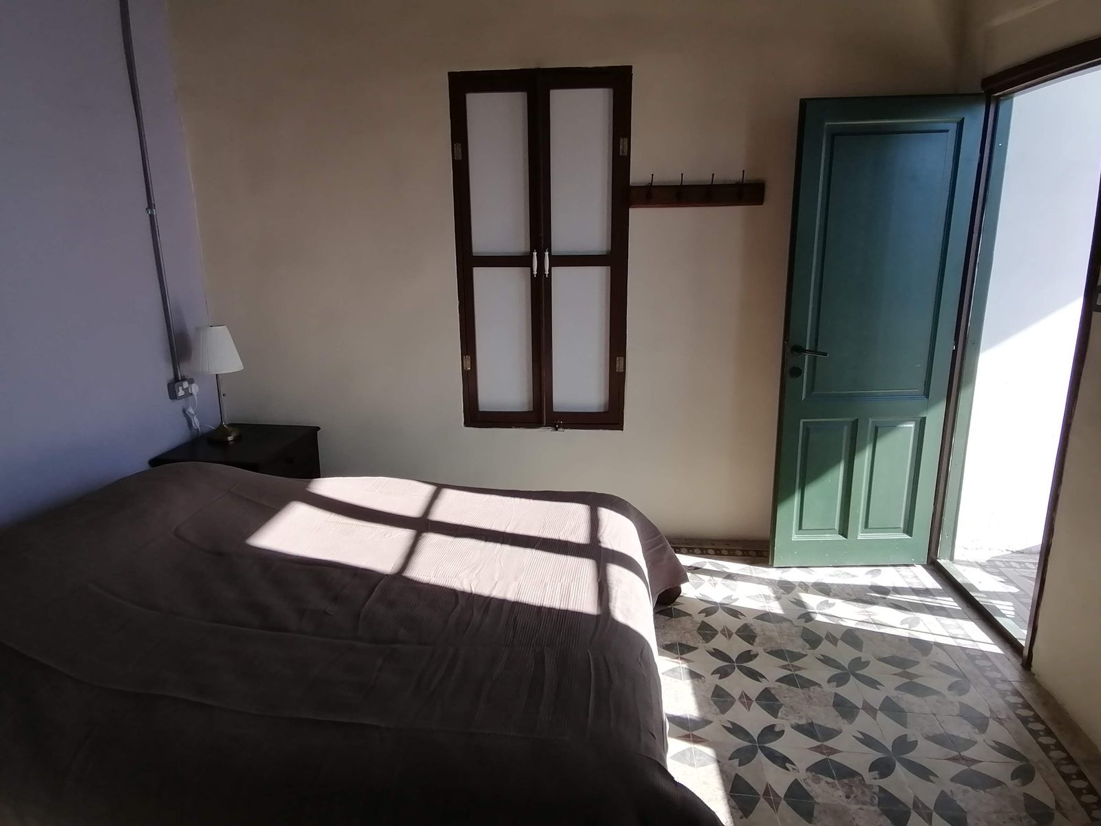 L'Amoureux private room with balcony door