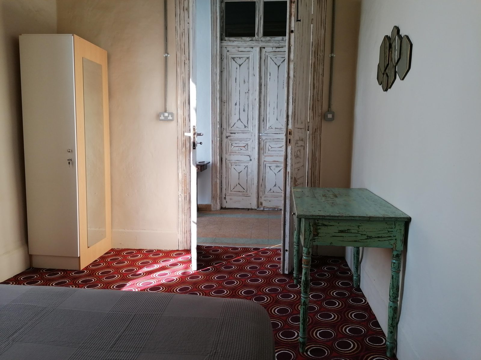 Le Soleil private room wardrobe and doorway