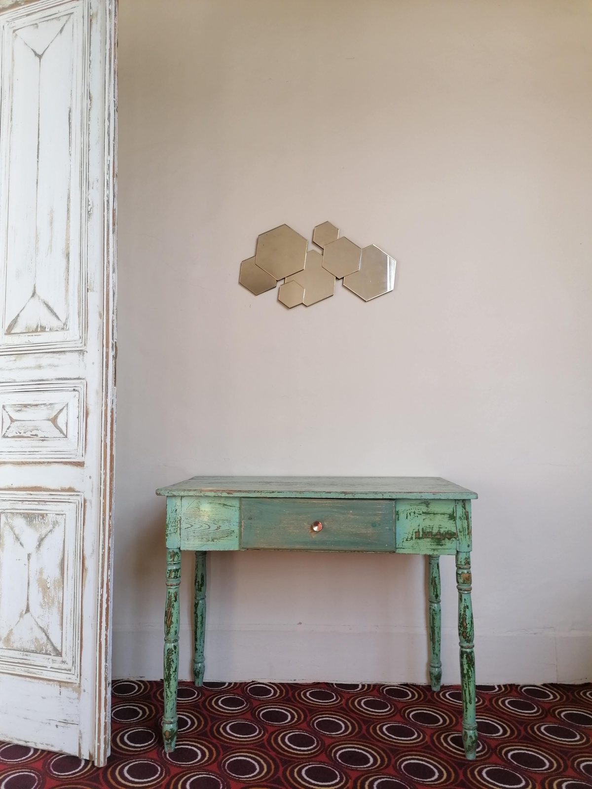 Le Soleil private room writing desk