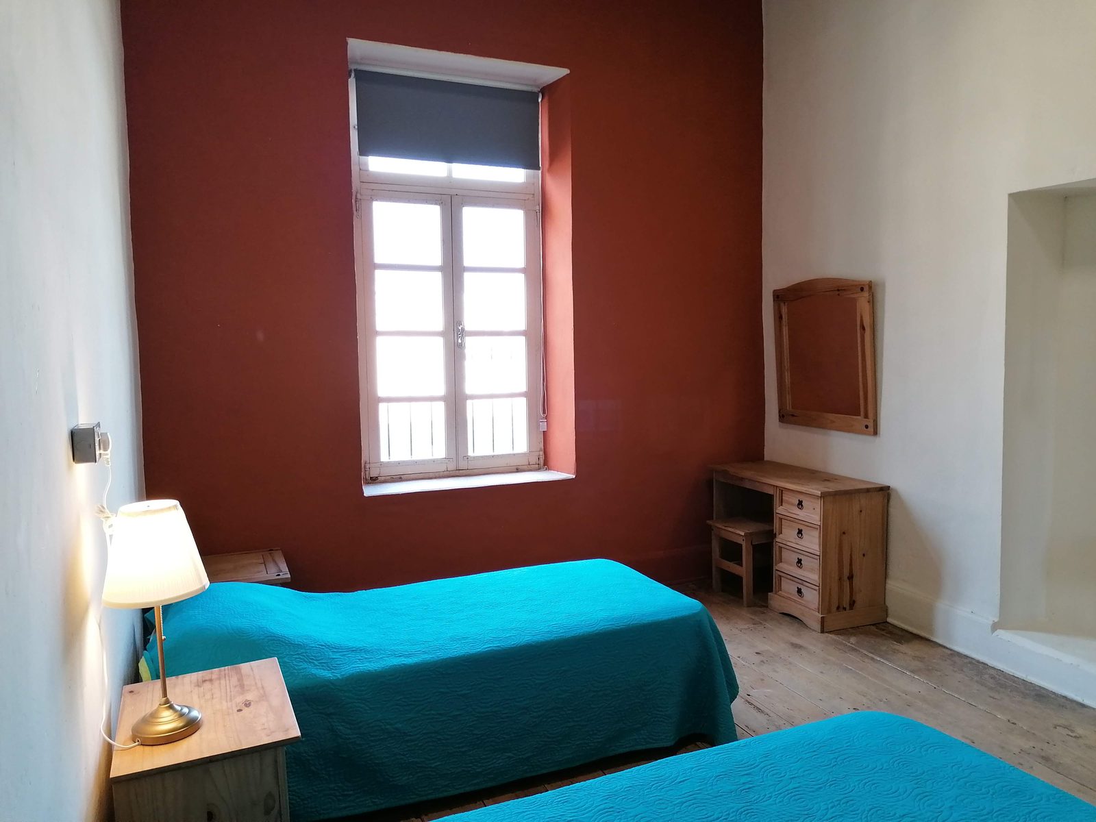 L'Impératrice twin beds by the window